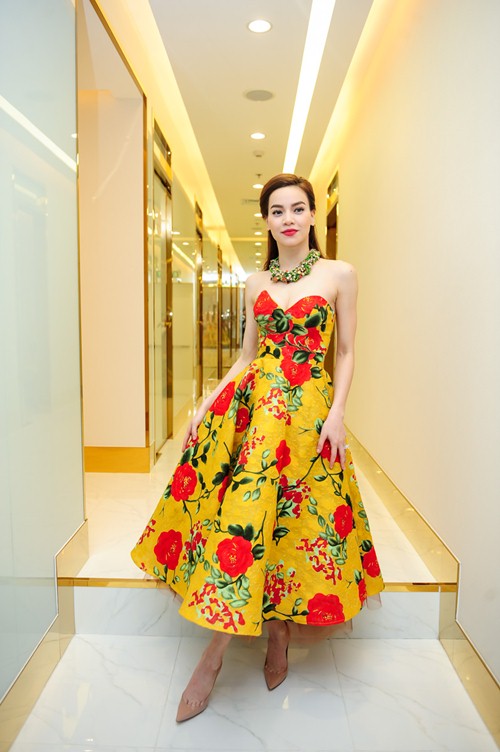 Ông ngoại đưa Subeo đi cổ vũ Hà Hồ - 1