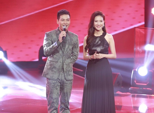 The Voice 2015: Mr Đàm loại cô gái quot;vừa ăn kẹo vừa hátquot; - 2