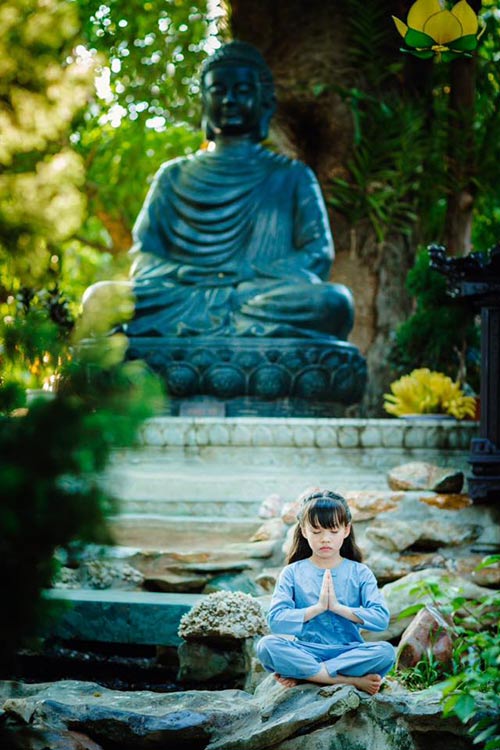 Vẻ đẹp trong veo của cô bé Phật tử trong mùa Vu Lan - 5