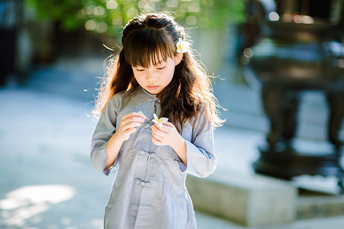 Vẻ đẹp trong veo của cô bé Phật tử trong mùa Vu Lan - 3