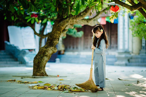 Vẻ đẹp trong veo của cô bé Phật tử trong mùa Vu Lan - 1