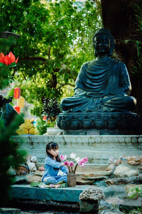 Vẻ đẹp trong veo của cô bé Phật tử trong mùa Vu Lan - 6