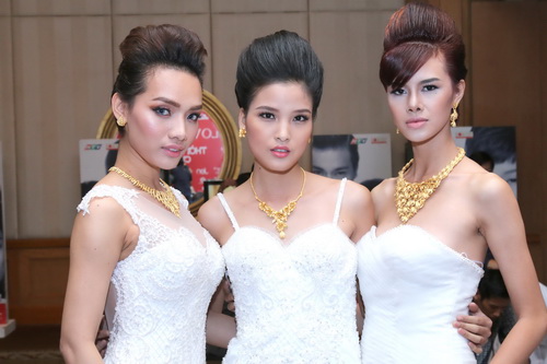 Vợ Bình Minh đẹp mặn mà bên hoa hậu Hương Giang - 11