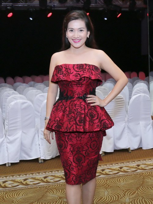 Vợ Bình Minh đẹp mặn mà bên hoa hậu Hương Giang - 1