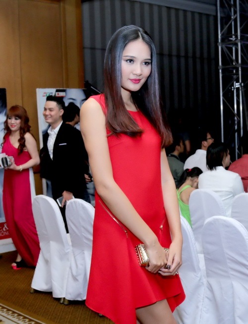 Vợ Bình Minh đẹp mặn mà bên hoa hậu Hương Giang - 3