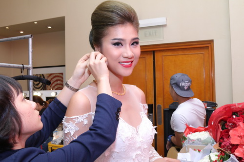 Vợ Bình Minh đẹp mặn mà bên hoa hậu Hương Giang - 15