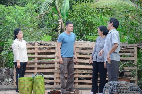 Á hậu Diễm Châu đóng vai quot;lỡ có bầu với đại giaquot; trong phim mới - 10