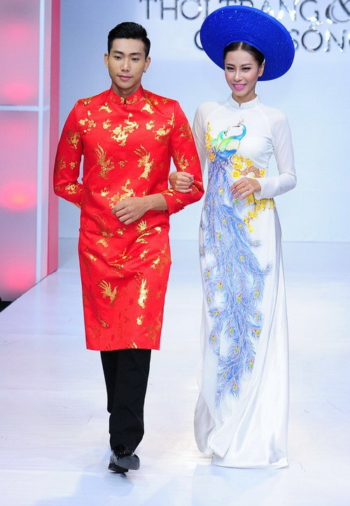 Bạn gái Trương Nam Thành quot;lẻ bóngquot; mặc váy cưới - 15