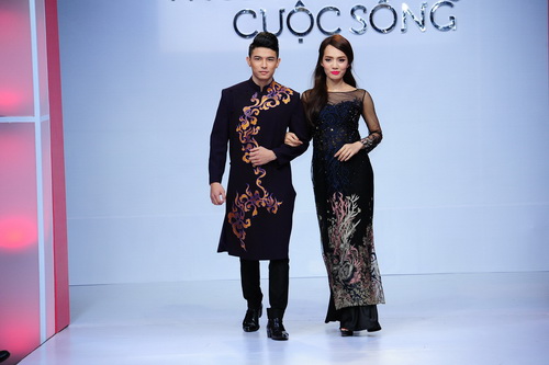 Bạn gái Trương Nam Thành quot;lẻ bóngquot; mặc váy cưới - 11