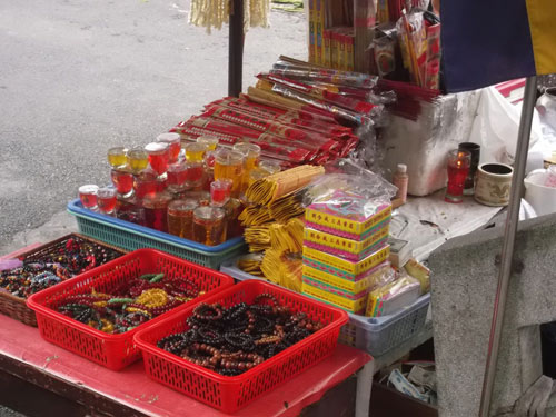 Những mặt hàng “hái ra tiền” nhờ vào tháng cô hồn - 3