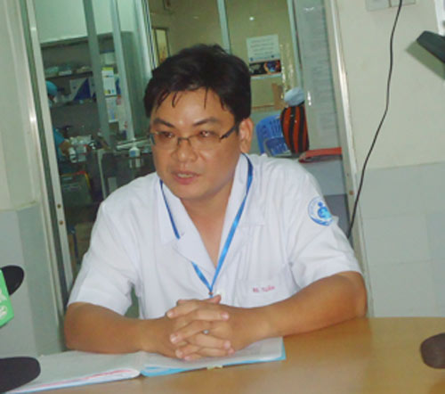 Bé gái bán vé số bị mẹ tưới xăng đốt vẫn hôn mê sâu - 2