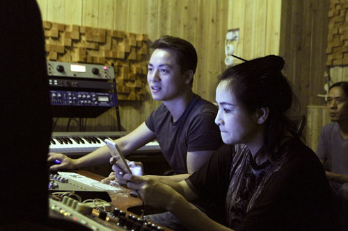 Dàn ca sĩ trẻ hào hứng quot;phá cáchquot; nhạc Cách mạng - 7