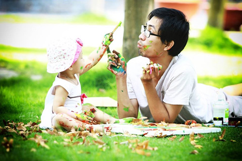 Cư dân mạng ngưỡng mộ những ông bố đơn thân trẻ tuổi chăm con khéo - 7