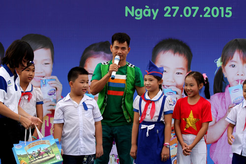 Vinamilk dành 8 tỷ đồng cho Quỹ sữa “Vươn Cao Việt Nam” - 4