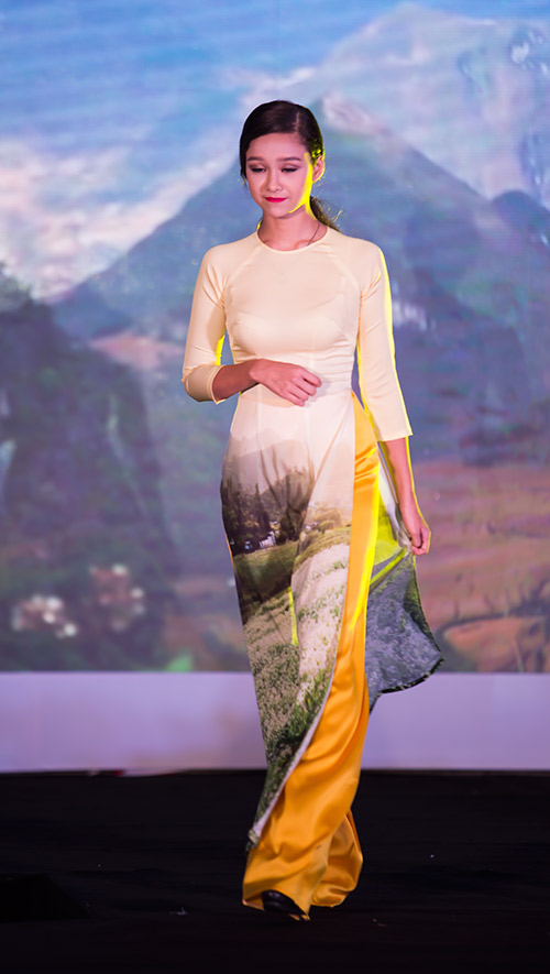 Mẫu lai Việt- Đức 13 tuổi dịu dàng trong tà áo dài - 4