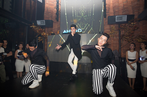 Noo Phước Thịnh bị fan quot;quâyquot; sau đêm diễn - 6