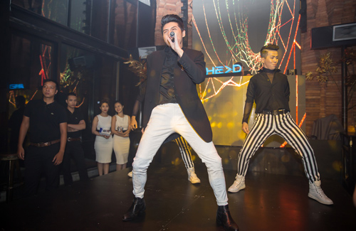 Noo Phước Thịnh bị fan quot;quâyquot; sau đêm diễn - 7