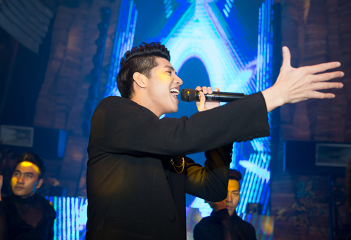 Noo Phước Thịnh bị fan quot;quâyquot; sau đêm diễn - 8