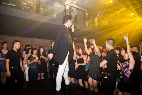 Noo Phước Thịnh bị fan quot;quâyquot; sau đêm diễn - 10