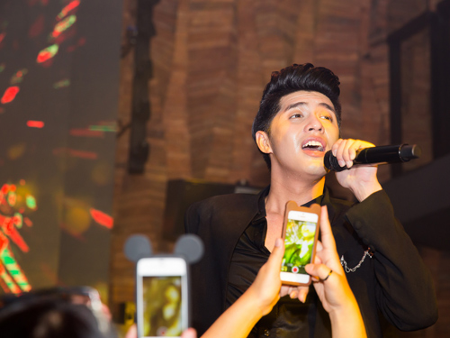 Noo Phước Thịnh bị fan quot;quâyquot; sau đêm diễn - 11