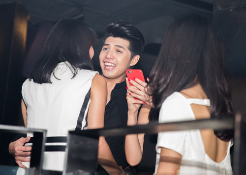 Noo Phước Thịnh bị fan quot;quâyquot; sau đêm diễn - 13