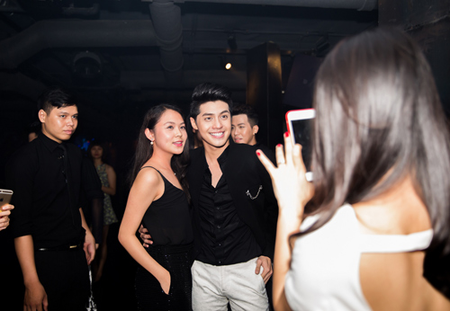 Noo Phước Thịnh bị fan quot;quâyquot; sau đêm diễn - 4