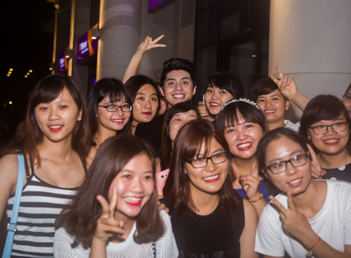 Noo Phước Thịnh bị fan quot;quâyquot; sau đêm diễn - 5