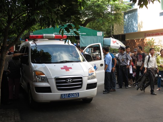 Khoảnh khắc đáng yêu lúc tạm biệt bác sĩ của bé sơ sinh bị chém - 9