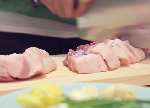 Thịt ba chỉ om nấm cho bữa cơm thêm đậm đà - 1