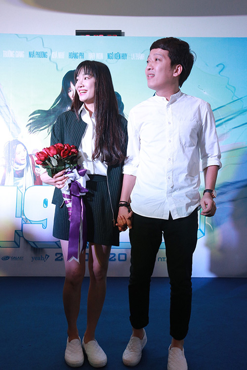 Trường Giang nắm chặt tay Nhã Phương ra mắt phim mới - 3