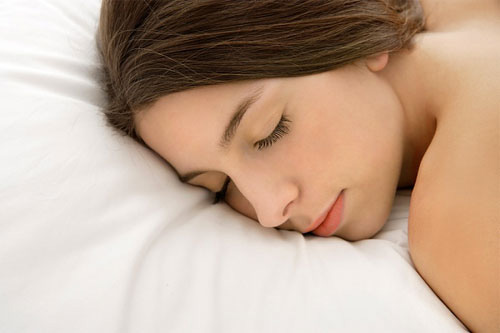 7 thói quen và quan niệm sai lầm có thể gây ra nếp nhăn và thâm nám - 9