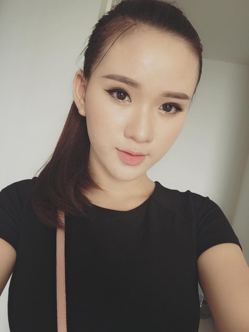 Sau sinh đôi 3 tháng, mẹ 9x eo thon đến ngỡ ngàng - 1