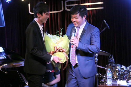 Trọng Nghĩa lần đầu hát với Quang Lê sau khi quot;lột xácquot; - 7