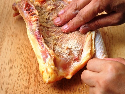 Gà nướng muối vừa ngon lại dễ làm - 3