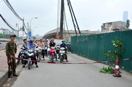 HN: Đốn xà cừ đường Láng, xây cầu vượt nút Cầu Giấy - 6