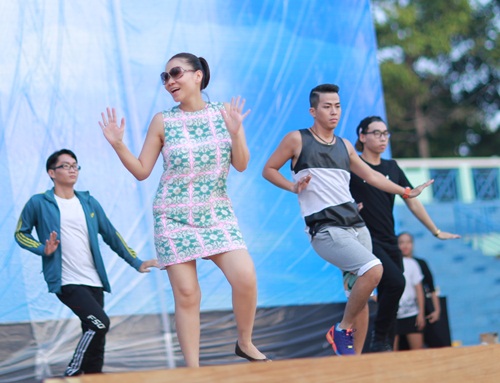 Vợ chồng Thu Minh quot;trốnquot; con đi tập chương trình - 4