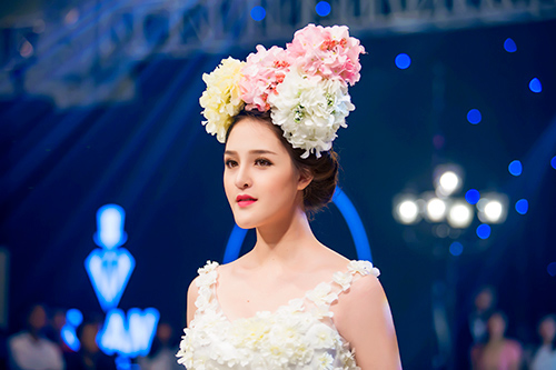 Á hậu Hoàng Anh, Hà Lade làm cô dâu xinh đẹp - 3