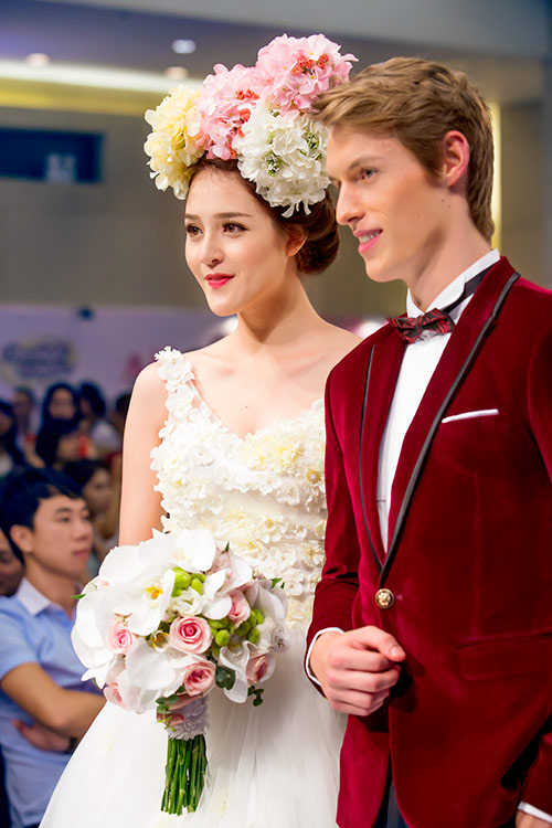 Á hậu Hoàng Anh, Hà Lade làm cô dâu xinh đẹp - 2