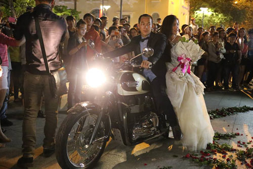 Màn cầu hôn gây náo loạn con phố đi bộ tại Sài Gòn - 12