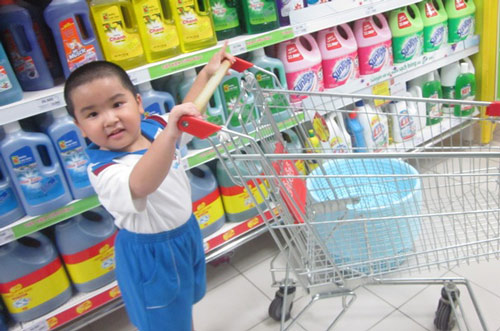 “Mở to mắt” nhìn cách nhà giàu dạy con tiêu tiền - 1