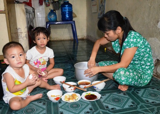 quot;Sao cơm nhà mình không có cá, thịt vậy mẹ?quot; - 6