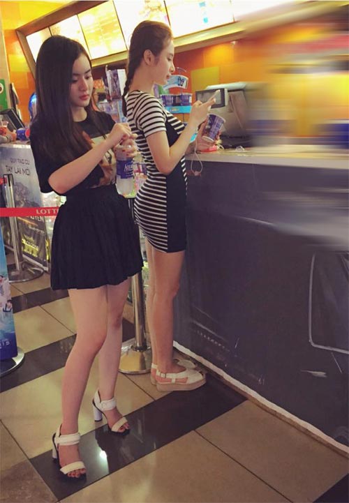 MC Diễm Quỳnh thướt tha dưới Cột cờ Hà Nội - 16