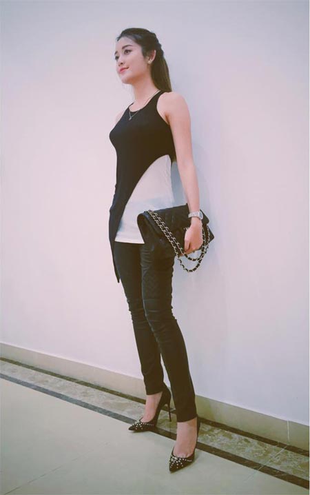 MC Diễm Quỳnh thướt tha dưới Cột cờ Hà Nội - 19