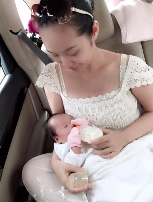 MC Diễm Quỳnh thướt tha dưới Cột cờ Hà Nội - 18