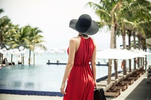 MC Diễm Quỳnh thướt tha dưới Cột cờ Hà Nội - 12