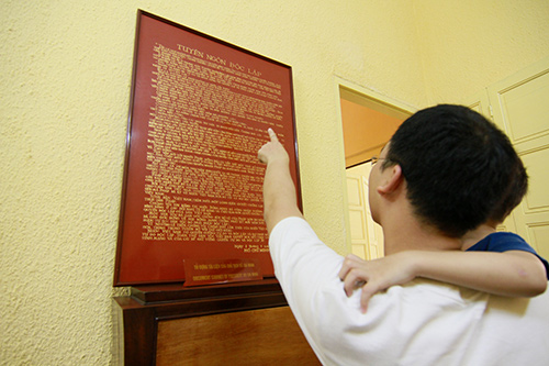 Ngắm kỉ vật lịch sử vô giá tại nhà 48 Hàng Ngang - 17