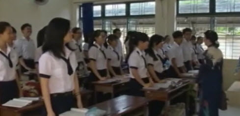 Cô giáo với bộ sưu tập áo dài từ các tác phẩm văn học - 1