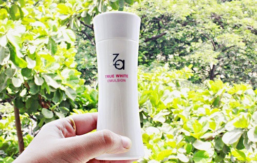 Đánh giá sữa dưỡng ẩm trắng da ZA True White Emulsion - 1