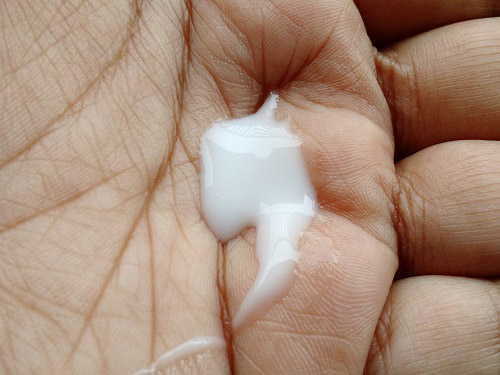 Đánh giá sữa dưỡng ẩm trắng da ZA True White Emulsion - 4