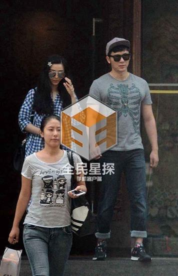 Bắt gặp Phạm Băng Băng tại căn hộ của Lý Thần - 1